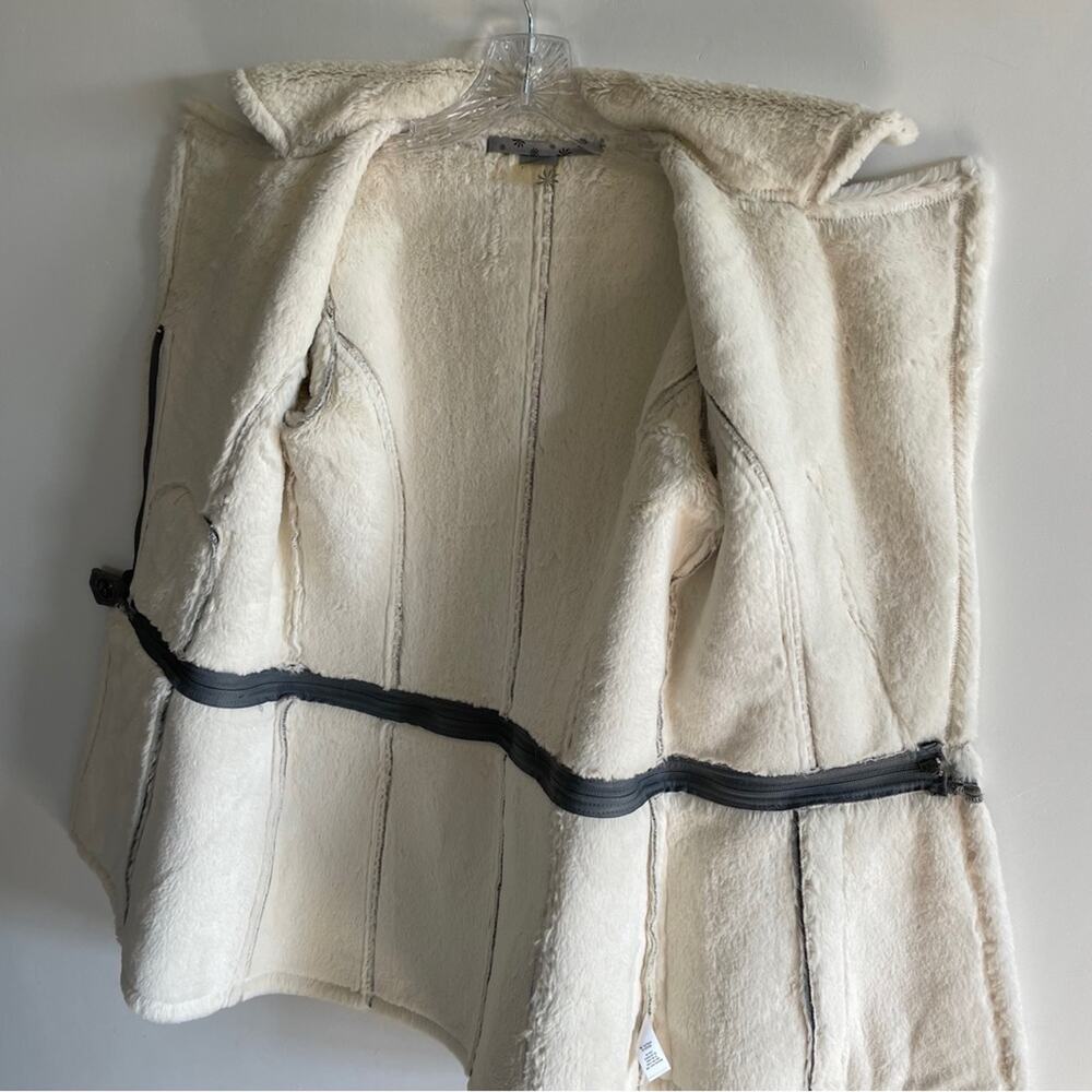 Athleta 2 in 1 Convertible Faux Fur Moto Jacket - Picture 9 of 12